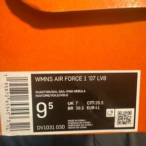 WMNS AIR FORCE 1'07 LV8
PHANTOM/SAIL-SAIL-PINk SIZE 9